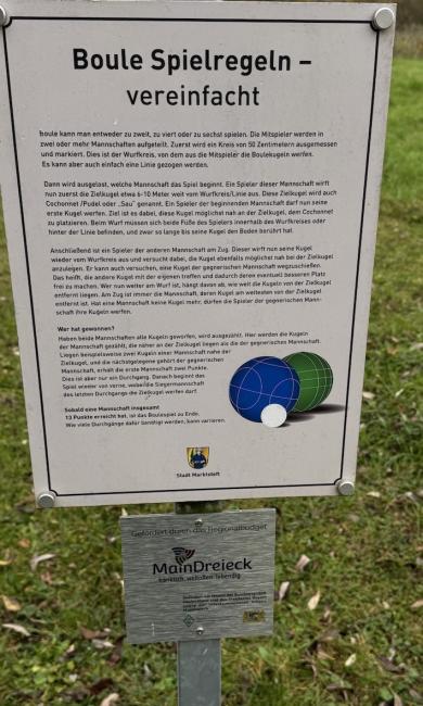 Schild mit vereinfachten Regeln