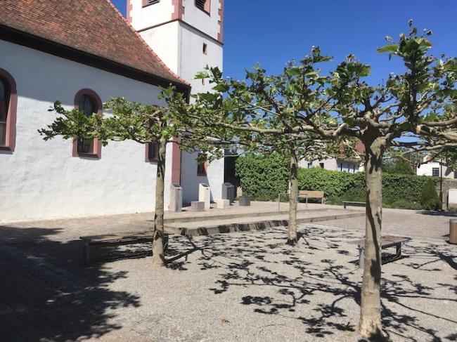 Partnerschaftsplatz an der Kirche