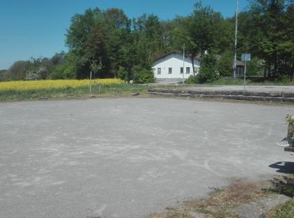 Spielfläche und Vereinsheim